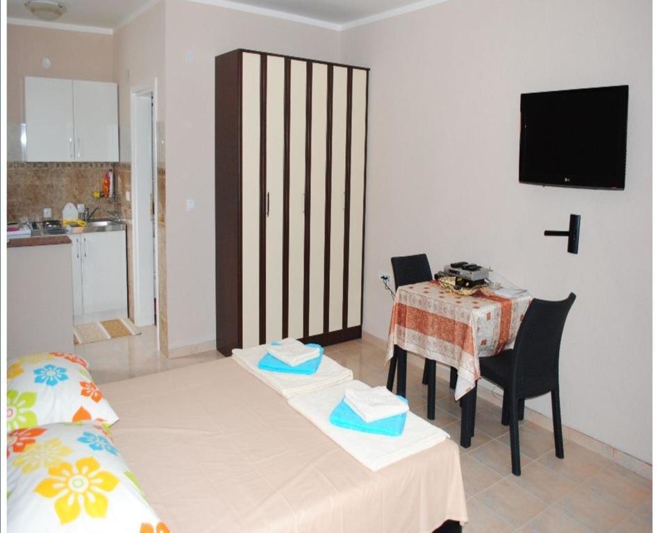 Apartments Anne Petrovac Quarto foto